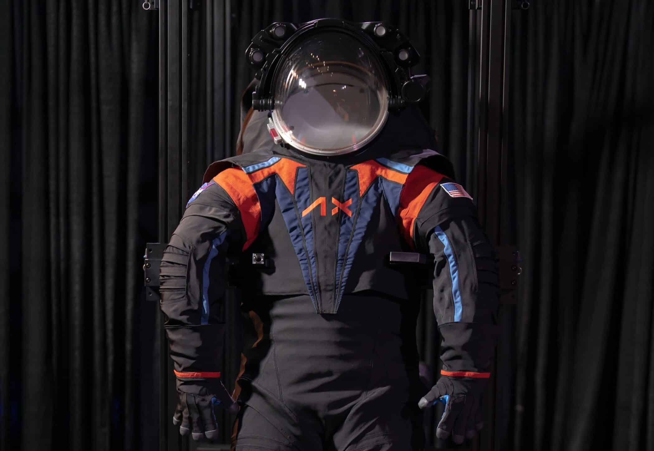 NASAとAxiom Space、月で着用する宇宙服を一部公開