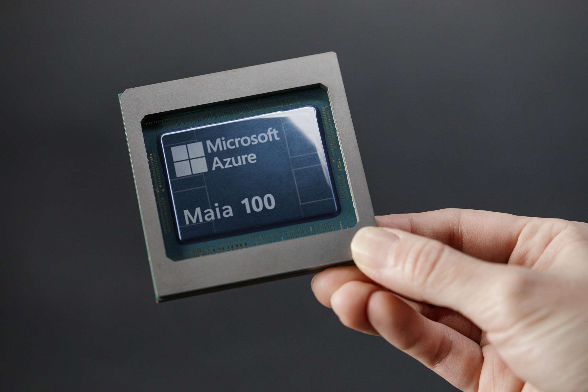 Microsoft、噂の独自チップ「Maia 100 AI Accelerator」と「Cobalt 100 CPU」を発表
